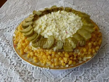 Salata cu bastoane de crab fara tomate care au pentru noul an 2015 (cu bastoane de crab) Salata cu bastoane de crab fara tomate care au pentru noul an 2015