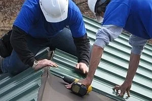 Șuruburi pentru un acoperiș de ondulat modul de consolidare a acoperirii și a consumului de șuruburi pentru acoperișuri pe