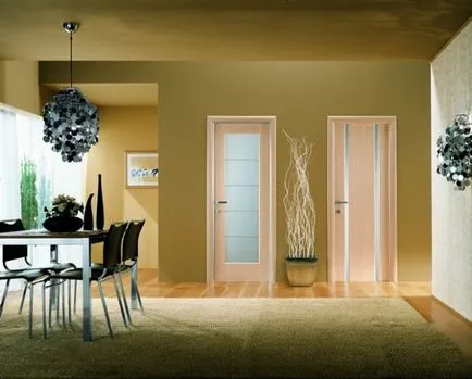 Ansamblul de usi de interior cu mâinile lor video