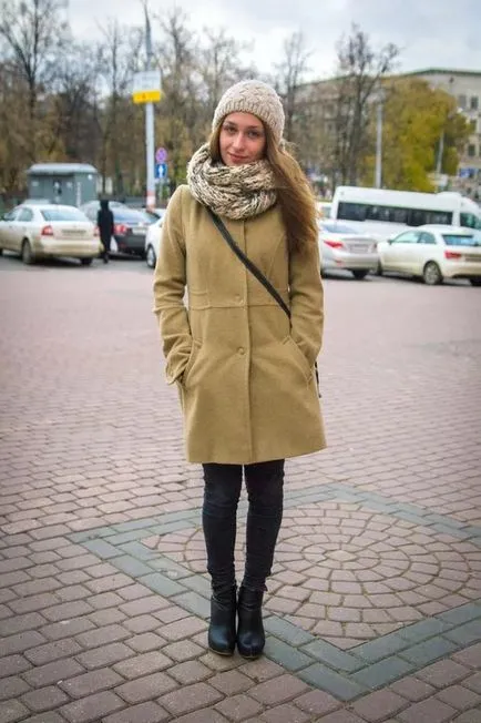 Din ceea ce sa poarte haina fotografie bej, combinat cu ceea ce, ceea ce pentru a ridica accesorii (bej) Din ceea ce sa poarte haina fotografie bej, cu ce să se combine, ce accesorii pentru a alege