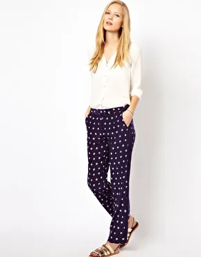 Din ceea ce sa poarte pantaloni albastru fotografii de femei
