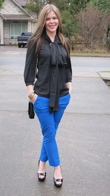 Din ceea ce sa poarte pantaloni albastru fotografii de femei