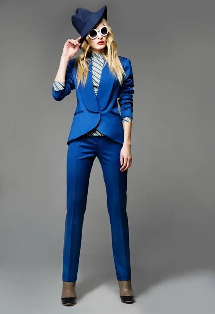 Din ceea ce sa poarte pantaloni de un albastru strălucitor (uzura) Din ceea ce sa poarte pantaloni albastru luminos