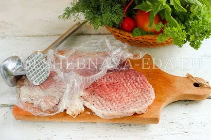 Șnițel de porc într-o tigaie, reteta cu fotografie, magie