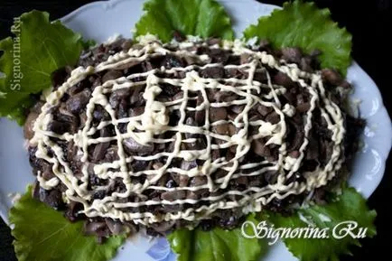 Salata Puff cu carne de pui, ciuperci, brânză și prune reteta cu fotografie (ciuperci) Salata Puff cu carne de pui, ciuperci, brânză și prune reteta cu o fotografie