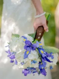 Buchet de irisi si alte idei de nunta folosind iris