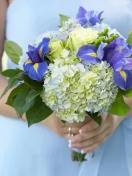 Buchet de irisi si alte idei de nunta folosind iris