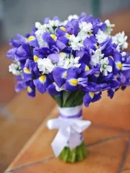Buchet de irisi si alte idei de nunta folosind iris