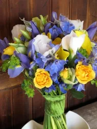 Buchet de irisi si alte idei de nunta folosind iris