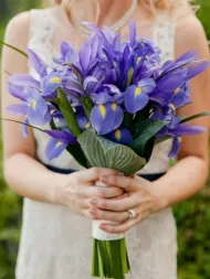 Buchet de irisi si alte idei de nunta folosind iris