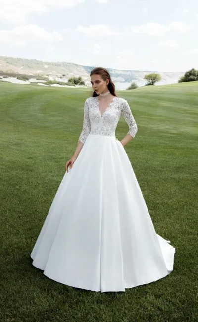 Rochie de mireasa de culoare sampanie, salon de mireasa Valencia (Bucuresti) (sampanie) Rochie de mireasa de culoare sampanie, salon de mireasă Valencia (București)