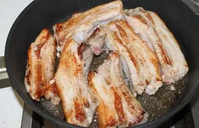coaste de porc tocana cu cartofi - reteta cu pas cu pas fotografii