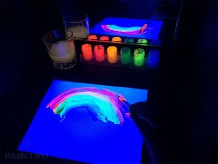 Glow în întuneric vopsea cu mâinile lor