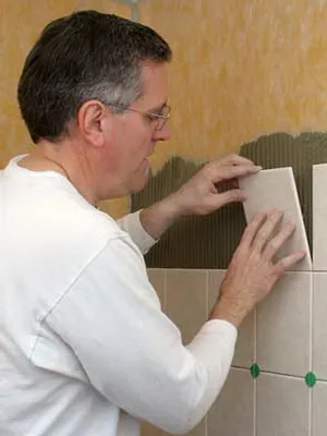 Tehnologia de placare pereților interiori cu plăci ceramice cu mâinile lor în fotografie și stilul de finisare (gresie) Tehnologia de placare pereților interiori cu plăci ceramice cu mâinile în stilul foto și finisare