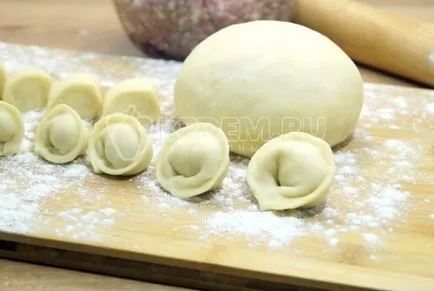 Aluatul pentru ravioli - aluat pentru rețete ravioli (modul de preparare a aluatului) Aluatul pentru ravioli - retete de aluat pentru găluște