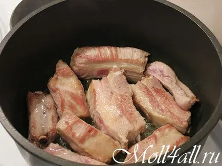 Cartofi la cuptor cu carne - un coaste de porc delicioase cu reteta de cartofi cu o fotografie