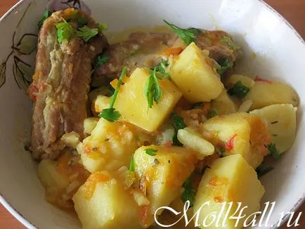 Cartofi la cuptor cu carne - un coaste de porc delicioase cu reteta de cartofi cu o fotografie