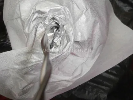 Topiara de trandafiri din servetele cu mâinile lor (tampoane) Topiara de trandafiri din servetele cu mâinile lor
