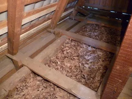 Izolarea termică a tavanului ca corect sub acoperiș rece decât montat în interiorul unei structuri și styling
