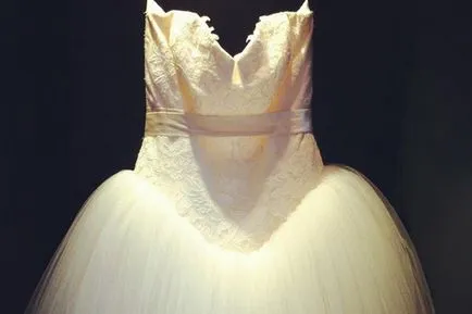 Vera Wang rochie de mireasa dă filmul „Bride Wars», Marie Claire (DRESS) Vera Wang rochie de mireasa dă filmul „Bride Wars», Marie Claire