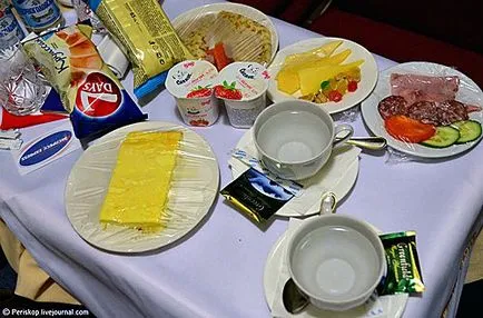 Vip-coupe ( „masina moale“), pe tren spre București cu transferul lui Peter (moale Wakon) Vip-coupe ( „masina moale“), pe tren spre București Petru cu transferul