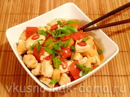 Delicious, cum ar fi acasă! Pui în Thai, cu ananas și ardei