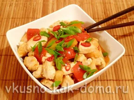 Delicious, cum ar fi acasă! Pui în Thai, cu ananas și ardei
