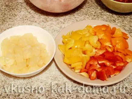 Delicious, cum ar fi acasă! Pui în Thai, cu ananas și ardei