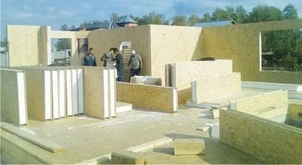 Al doilea etaj al casei cu mâinile proprii, portalul său de construcție