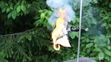 combustie spontană Experiența chimică a hârtiei de fosfor (hârtie) Experiența de combustie spontană chimică a hârtiei cu fosfor