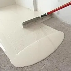 Se toarnă podeaua din baie care acoperă alegerea și etapele (baie) Se toarnă podeaua din baie care acoperă alegerea și etapele