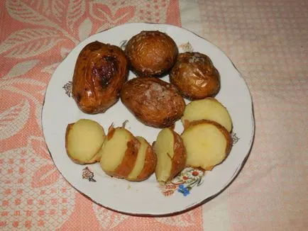 Cartofi copți într-un cuptor într-o uniformă - ca un cuptor coace cartofi gustoasă într-o uniformă, pas-înțelept (delicios) cartofi copți în jachete lor în cuptor - cartofi copți ca delicioase în pieile lor în cuptor, pas cu pas