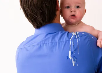20 Cauzele regurgitării la sugari după hrănire (după) 20 Cauzele regurgitării la sugari după hrănire