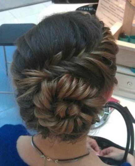 50 Coafuri Cute și la modă colectate pentru păr lung