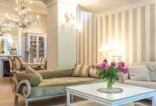 Tapetul în stil englezesc în fotografie de interior cu flori (stil) Tapetul în stil englezesc în fotografie de interior cu flori