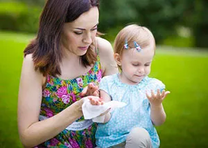 Spray antibacterian și gel de mână cu mâinile lor (antibacteriene) Spray antibacterian și gel de mână cu mâinile lor