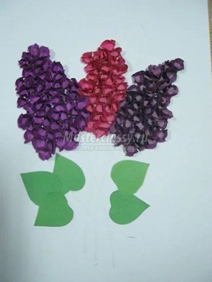 Aplicarea de hârtie colorată - un buchet de liliac pentru mama