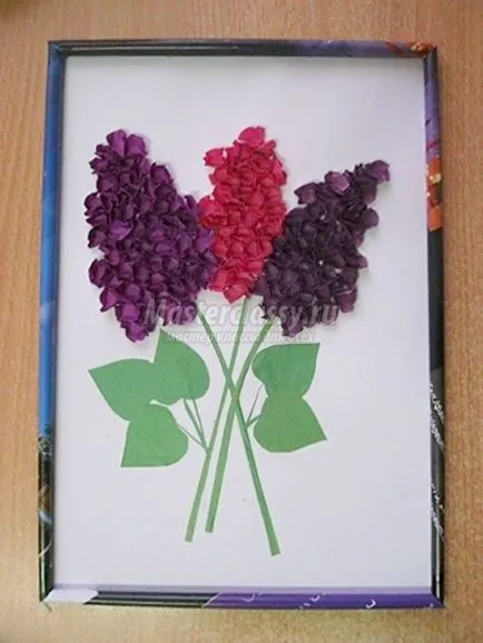 Aplicarea de hârtie colorată - un buchet de liliac pentru mama