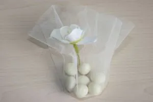 Bonbonniere cu mâinile lor