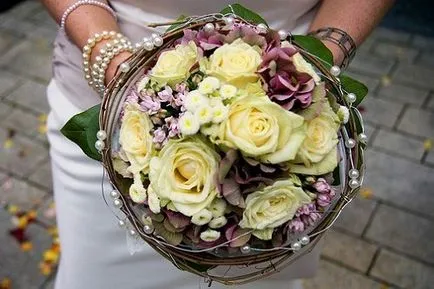 Flori pentru o fotografie de nunta de frumos buchet de mireasa (foto) Flori pentru o fotografie de nunta de buchet de mireasa frumoasa lui