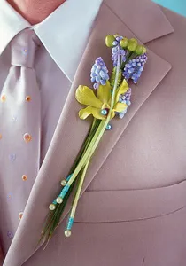 Boutonniere cu mâinile lor materiale și o colecție de inspirație a face