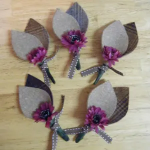 Boutonniere cu mâinile lor materiale și o colecție de inspirație a face