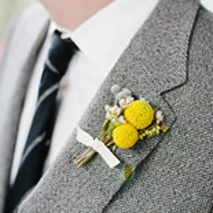 Boutonniere cu mâinile lor materiale și o colecție de inspirație a face