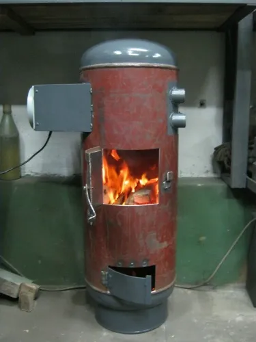 Soba în garaj cu mâinile lor video
