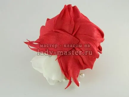 Boutonniere pe o parte, la absolvire, de master - clasa cu fotografii, pas cu pas