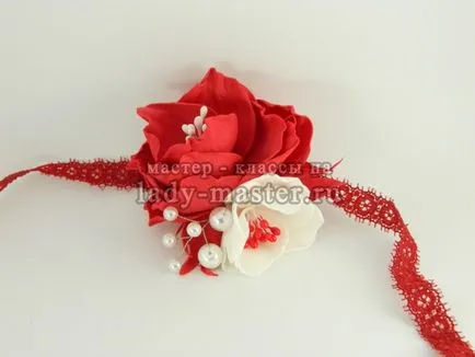 Boutonniere pe o parte, la absolvire, de master - clasa cu fotografii, pas cu pas