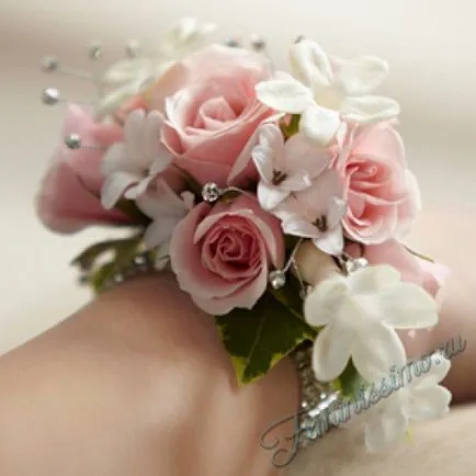 Boutonniere la îndemână pentru mireasa si domnisoarele de onoare cu mâinile lor (foto) (boutonniere) Boutonniere la îndemână pentru mireasa si domnisoarele de onoare cu mâinile lor (foto)