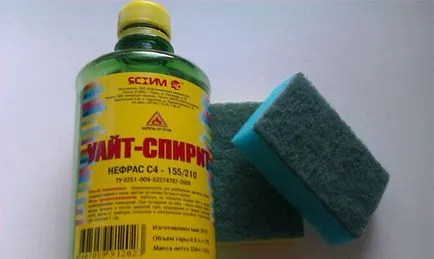 Frecarea super-adeziv posibil pentru a curăța momentul cu folie de plastic