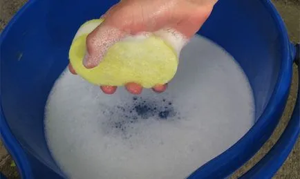 Frecarea super-adeziv posibil pentru a curăța momentul cu folie de plastic