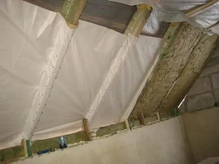 Mai bine izoleaza interiorul unei lână spumă loft sau minerală (mai bună) Mai bine Izolați pod din interiorul lână minerală sau spumă